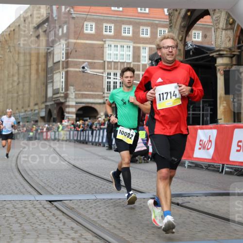 05.10.2025 - 20. swb-Marathon Bremen Yannick Fuchs http://msf.ph/oto/9251115 05.10.2025 10:44:49 Ziel 9897, 10092, 10306, 10554, 11666, 11714 meine-sportfotos.de