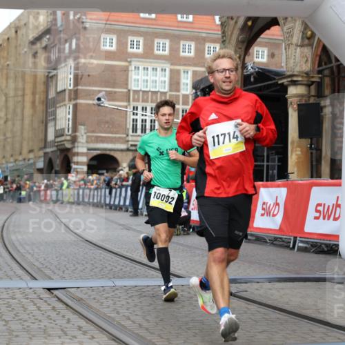 05.10.2025 - 20. swb-Marathon Bremen Yannick Fuchs http://msf.ph/oto/9251126 05.10.2025 10:44:49 Ziel 9897, 10092, 10306, 10554, 11666, 11714 meine-sportfotos.de