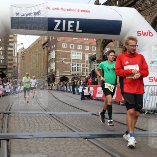 05.10.2025 - 20. swb-Marathon Bremen Yannick Fuchs http://msf.ph/oto/9251158 05.10.2025 10:44:50 Ziel 9878, 10092, 10306, 10554, 11666, 11714 meine-sportfotos.de