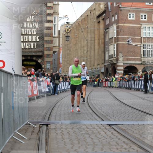 05.10.2025 - 20. swb-Marathon Bremen Yannick Fuchs http://msf.ph/oto/9251173 05.10.2025 10:44:51 Ziel 9878, 10092, 10306, 10554, 11666, 11714 meine-sportfotos.de