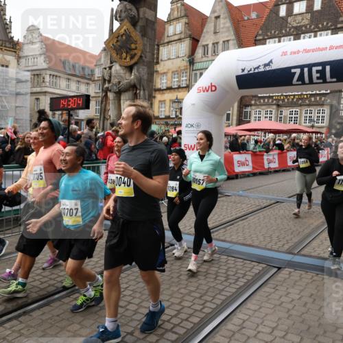 05.10.2025 - 20. swb-Marathon Bremen Yannick Fuchs http://msf.ph/oto/9251177 05.10.2025 11:13:53 Ziel 9242, 9899, 10040, 10364, 10574, 10705, 10707, 10957, 11060, 11068, 11264, 11385 meine-sportfotos.de