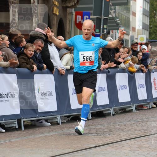 05.10.2025 - 20. swb-Marathon Bremen Strokosch-Dieckow http://msf.ph/oto/9251179 05.10.2025 12:49:11 Ziel 566 meine-sportfotos.de
