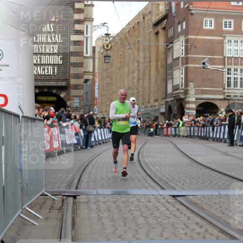 05.10.2025 - 20. swb-Marathon Bremen Yannick Fuchs http://msf.ph/oto/9251188 05.10.2025 10:44:51 Ziel 9878, 10092, 10306, 10554, 11666, 11714 meine-sportfotos.de