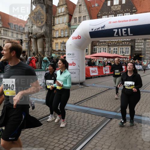 05.10.2025 - 20. swb-Marathon Bremen Yannick Fuchs http://msf.ph/oto/9251193 05.10.2025 11:13:53 Ziel 9242, 9899, 10040, 10364, 10574, 10705, 10707, 10957, 11060, 11068, 11264, 11385 meine-sportfotos.de