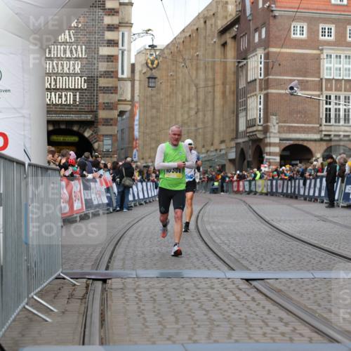 05.10.2025 - 20. swb-Marathon Bremen Yannick Fuchs http://msf.ph/oto/9251197 05.10.2025 10:44:51 Ziel 9878, 10092, 10306, 10554, 11666, 11714 meine-sportfotos.de