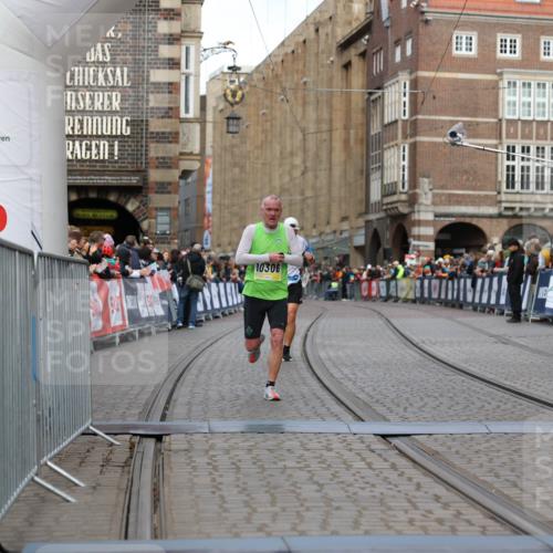 05.10.2025 - 20. swb-Marathon Bremen Yannick Fuchs http://msf.ph/oto/9251207 05.10.2025 10:44:51 Ziel 9878, 10092, 10306, 10554, 11666, 11714 meine-sportfotos.de
