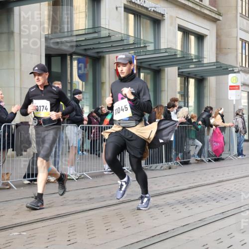 05.10.2025 - 20. swb-Marathon Bremen Strokosch-Dieckow http://msf.ph/oto/9251209 05.10.2025 10:54:20 Ziel 8326, 9282, 9295, 9367, 9392, 9436, 9560, 9591, 9633, 9754, 9776, 10007, 10024, 10032, 10174, 10178, 10232, 10233, 10296, 10487, 10609, 10768, 10770, 10810, 11045, 11089, 11163, 11276, 11321, 11373, 11694, 8326, 9282, 9295, 9367, 9392, 9436, 9560, 9591, 9633, 9754, 9776, 10007, 10024, 10032, 10174, 10178, 10232, 10233, 10296, 10487, 10609, 10768, 10770, 10810, 11045, 11089, 11163, 11276, 11321, 11373, 11694 meine-sportfotos.de