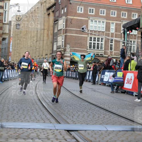 05.10.2025 - 20. swb-Marathon Bremen Yannick Fuchs http://msf.ph/oto/9251210 05.10.2025 10:53:49 Ziel 9934, 10020, 10310, 10642, 10906, 10925, 11046, 11246 meine-sportfotos.de