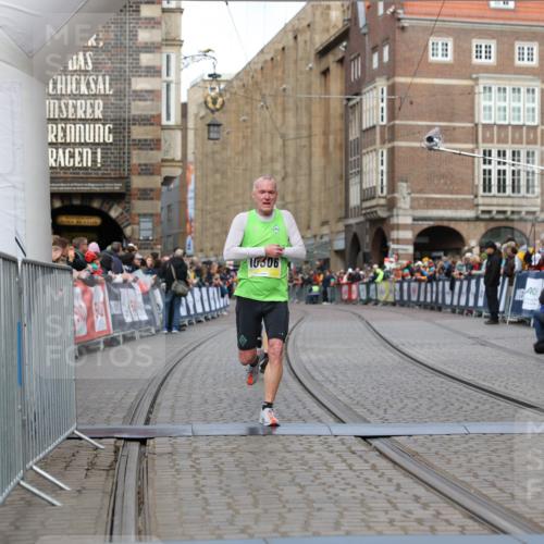 05.10.2025 - 20. swb-Marathon Bremen Yannick Fuchs http://msf.ph/oto/9251230 05.10.2025 10:44:51 Ziel 9878, 10092, 10306, 10554, 11666, 11714 meine-sportfotos.de