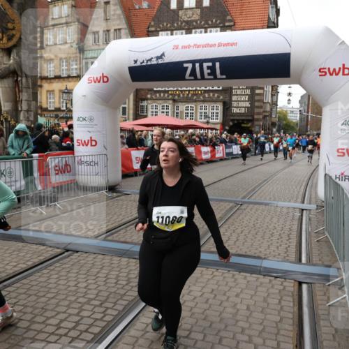 05.10.2025 - 20. swb-Marathon Bremen Yannick Fuchs http://msf.ph/oto/9251243 05.10.2025 11:13:54 Ziel 9242, 9899, 10040, 10364, 10574, 10705, 10707, 10957, 11060, 11068, 11264, 11385 meine-sportfotos.de