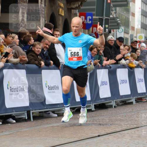 05.10.2025 - 20. swb-Marathon Bremen Strokosch-Dieckow http://msf.ph/oto/9251246 05.10.2025 12:49:11 Ziel 566 meine-sportfotos.de