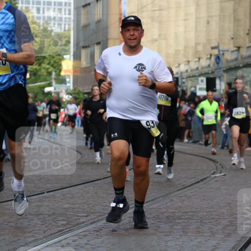 05.10.2025 - 20. swb-Marathon Bremen Strokosch-Dieckow http://msf.ph/oto/9251256 05.10.2025 11:01:03 Ziel 9208, 9305, 9443, 9880, 9954, 10228, 10359, 10477, 10630, 11053, 11524, 11719 meine-sportfotos.de