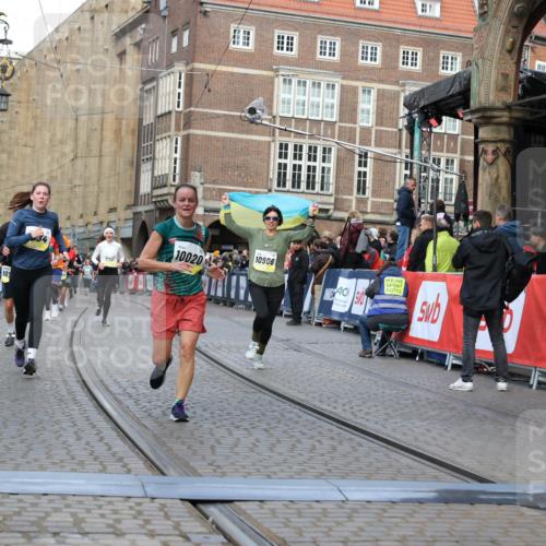 05.10.2025 - 20. swb-Marathon Bremen Yannick Fuchs http://msf.ph/oto/9251257 05.10.2025 10:53:49 Ziel 9934, 10020, 10310, 10642, 10906, 10925, 11046, 11246 meine-sportfotos.de