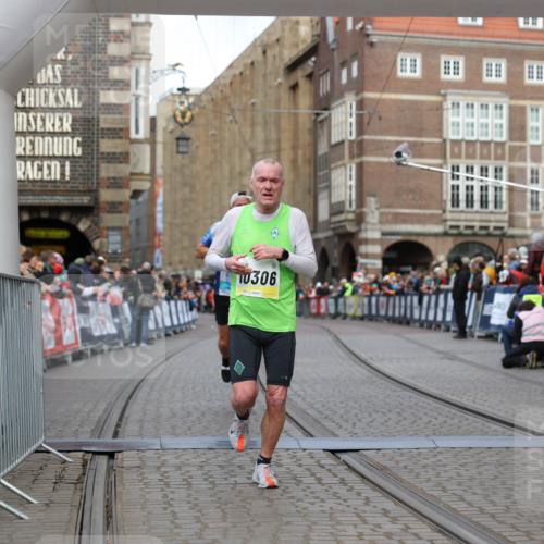 05.10.2025 - 20. swb-Marathon Bremen Yannick Fuchs http://msf.ph/oto/9251259 05.10.2025 10:44:52 Ziel 9878, 10092, 10306, 10554, 11714 meine-sportfotos.de