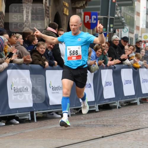 05.10.2025 - 20. swb-Marathon Bremen Strokosch-Dieckow http://msf.ph/oto/9251262 05.10.2025 12:49:11 Ziel 566 meine-sportfotos.de