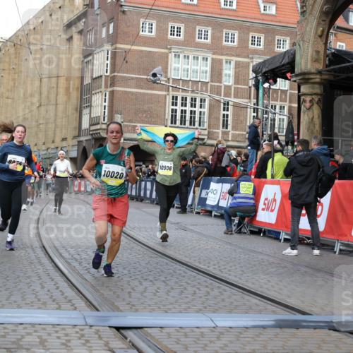 05.10.2025 - 20. swb-Marathon Bremen Yannick Fuchs http://msf.ph/oto/9251275 05.10.2025 10:53:49 Ziel 9934, 10020, 10310, 10642, 10906, 10925, 11046, 11246 meine-sportfotos.de