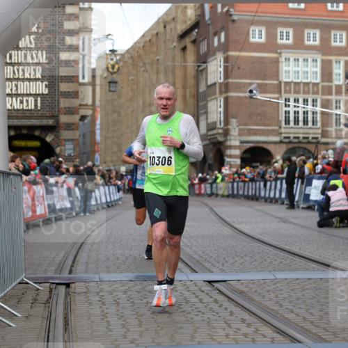 05.10.2025 - 20. swb-Marathon Bremen Yannick Fuchs http://msf.ph/oto/9251286 05.10.2025 10:44:52 Ziel 9878, 10092, 10306, 10554, 11714 meine-sportfotos.de