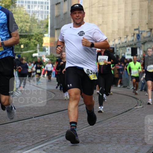 05.10.2025 - 20. swb-Marathon Bremen Strokosch-Dieckow http://msf.ph/oto/9251287 05.10.2025 11:01:03 Ziel 9208, 9305, 9443, 9880, 9954, 10228, 10359, 10477, 10630, 11053, 11524, 11719 meine-sportfotos.de