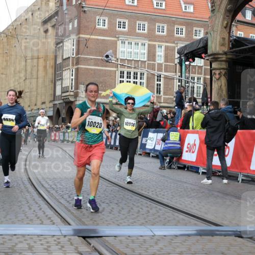 05.10.2025 - 20. swb-Marathon Bremen Yannick Fuchs http://msf.ph/oto/9251308 05.10.2025 10:53:50 Ziel 9494, 9934, 10020, 10310, 10642, 10906, 10925, 10966, 11046, 11246 meine-sportfotos.de