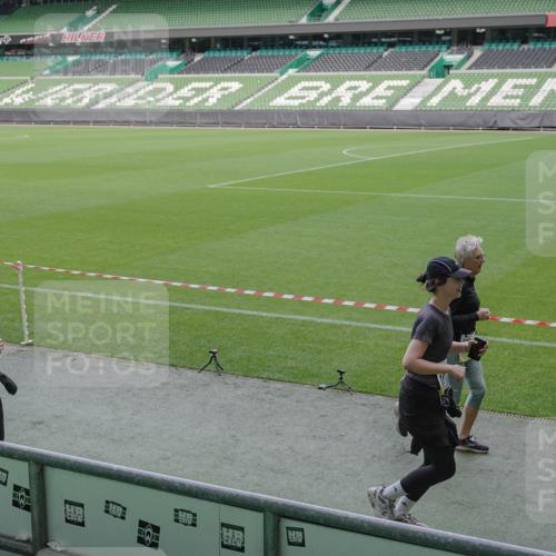 05.10.2025 - 20. swb-Marathon Bremen Michael Burmester http://msf.ph/oto/9251310 05.10.2025 10:40:53 Laufen im Stadion 7706, 8111, 9001, 9178, 9191, 9205, 9217, 9245, 9306, 9308, 9321, 9334, 9353, 9355, 9387, 9423, 9438, 9440, 9446, 9466, 9483, 9491, 9530, 9537, 9552, 9589, 9599, 9605, 9617, 9623, 9685, 9690, 9702, 9712, 9721, 9757, 9764, 9774, 9804, 9853, 9874, 9877, 9892, 9942, 10001, 10037, 10058, 10081, 10100, 10101, 10135, 10160, 10168, 10193, 10235, 10236, 10243, 10343, 10419, 10458, 10550, 10563, 10580, 10585, 10632, 10737, 11090, 11270, 7799, 9220, 9241, 9554, 9571, 9619, 9931 meine-sportfotos.de