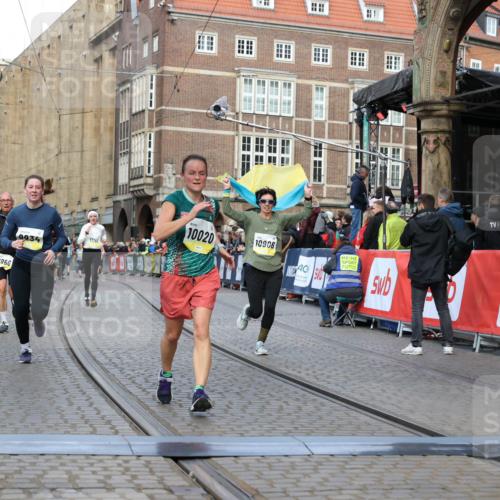 05.10.2025 - 20. swb-Marathon Bremen Yannick Fuchs http://msf.ph/oto/9251317 05.10.2025 10:53:50 Ziel 9494, 9934, 10020, 10310, 10642, 10906, 10925, 10966, 11046, 11246 meine-sportfotos.de