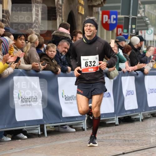 05.10.2025 - 20. swb-Marathon Bremen Strokosch-Dieckow http://msf.ph/oto/9251330 05.10.2025 12:49:23 Ziel 632, 8321 meine-sportfotos.de