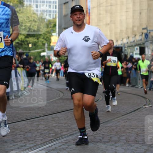 05.10.2025 - 20. swb-Marathon Bremen Strokosch-Dieckow http://msf.ph/oto/9251342 05.10.2025 11:01:04 Ziel 9208, 9305, 9443, 9880, 9954, 10228, 10359, 10477, 10630, 11053, 11524, 11719 meine-sportfotos.de