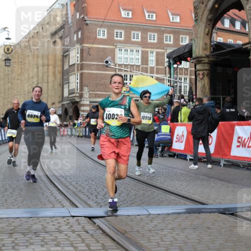05.10.2025 - 20. swb-Marathon Bremen Yannick Fuchs http://msf.ph/oto/9251347 05.10.2025 10:53:50 Ziel 9494, 9934, 10020, 10310, 10642, 10906, 10925, 10966, 11046, 11246 meine-sportfotos.de