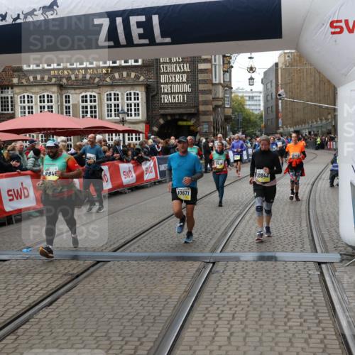 05.10.2025 - 20. swb-Marathon Bremen Yannick Fuchs http://msf.ph/oto/9251349 05.10.2025 11:13:58 Ziel 7014, 7410, 9946, 10671, 10756, 10842, 11060, 11068, 11652, 11653 meine-sportfotos.de
