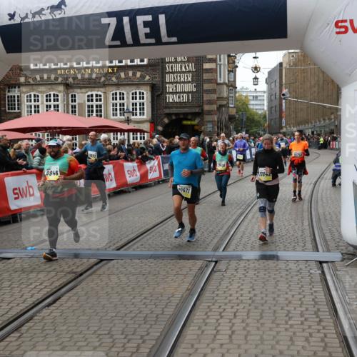 05.10.2025 - 20. swb-Marathon Bremen Yannick Fuchs http://msf.ph/oto/9251362 05.10.2025 11:13:58 Ziel 7014, 7410, 9946, 10671, 10756, 10842, 11060, 11068, 11652, 11653 meine-sportfotos.de