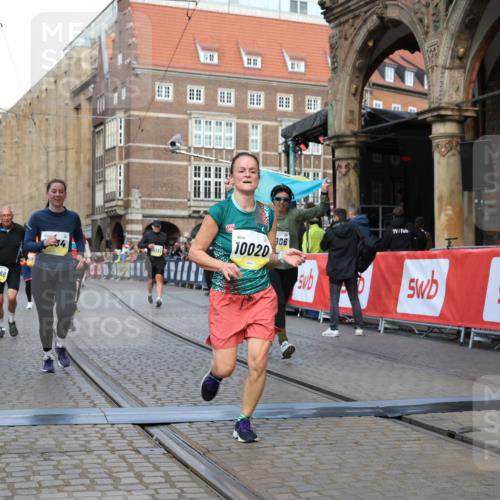 05.10.2025 - 20. swb-Marathon Bremen Yannick Fuchs http://msf.ph/oto/9251367 05.10.2025 10:53:50 Ziel 9494, 9934, 10020, 10310, 10642, 10906, 10925, 10966, 11046, 11246 meine-sportfotos.de