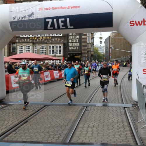 05.10.2025 - 20. swb-Marathon Bremen Yannick Fuchs http://msf.ph/oto/9251370 05.10.2025 11:13:58 Ziel 7014, 7410, 9946, 10671, 10756, 10842, 11060, 11068, 11652, 11653 meine-sportfotos.de