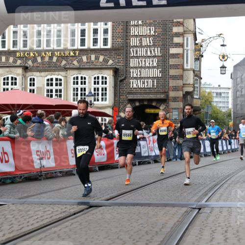 05.10.2025 - 20. swb-Marathon Bremen Yannick Fuchs http://msf.ph/oto/9251372 05.10.2025 10:45:03 Ziel 9590, 10568, 10633, 10851 meine-sportfotos.de