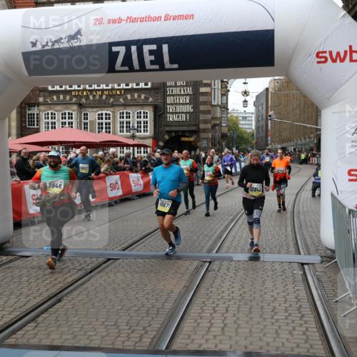 05.10.2025 - 20. swb-Marathon Bremen Yannick Fuchs http://msf.ph/oto/9251383 05.10.2025 11:13:58 Ziel 7014, 7410, 9946, 10671, 10756, 10842, 11060, 11068, 11652, 11653 meine-sportfotos.de