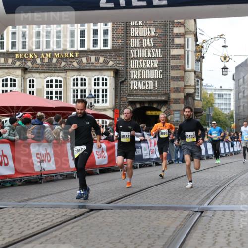 05.10.2025 - 20. swb-Marathon Bremen Yannick Fuchs http://msf.ph/oto/9251386 05.10.2025 10:45:03 Ziel 9590, 10568, 10633, 10851 meine-sportfotos.de