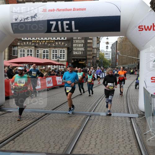 05.10.2025 - 20. swb-Marathon Bremen Yannick Fuchs http://msf.ph/oto/9251400 05.10.2025 11:13:58 Ziel 7014, 7410, 9946, 10671, 10756, 10842, 11060, 11068, 11652, 11653 meine-sportfotos.de