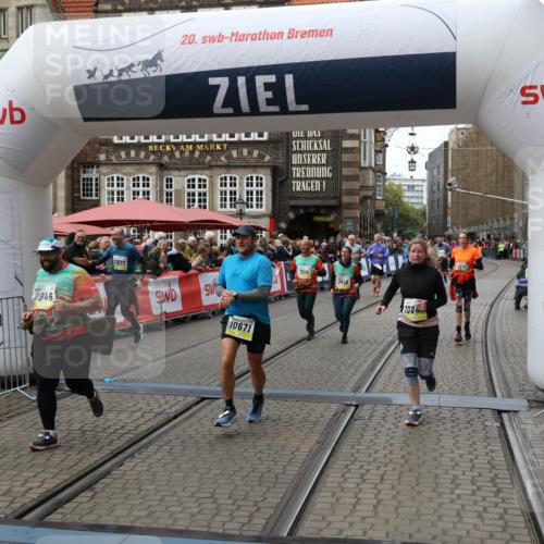 05.10.2025 - 20. swb-Marathon Bremen Yannick Fuchs http://msf.ph/oto/9251412 05.10.2025 11:13:59 Ziel 7014, 7410, 9946, 10671, 10756, 10842, 11068, 11652, 11653 meine-sportfotos.de