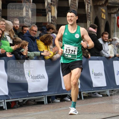 05.10.2025 - 20. swb-Marathon Bremen Strokosch-Dieckow http://msf.ph/oto/9251413 05.10.2025 12:49:27 Ziel 632, 8321 meine-sportfotos.de
