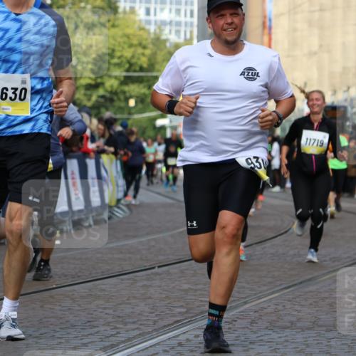 05.10.2025 - 20. swb-Marathon Bremen Strokosch-Dieckow http://msf.ph/oto/9251433 05.10.2025 11:01:04 Ziel 9208, 9305, 9443, 9880, 9954, 10228, 10359, 10477, 10630, 11053, 11524, 11719 meine-sportfotos.de