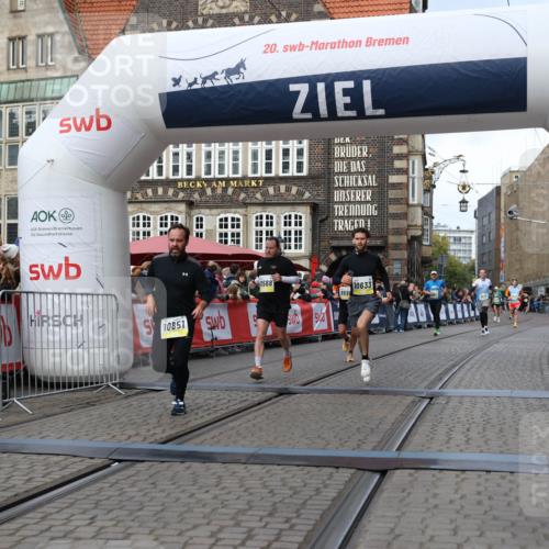 05.10.2025 - 20. swb-Marathon Bremen Yannick Fuchs http://msf.ph/oto/9251449 05.10.2025 10:45:04 Ziel 9590, 9678, 10568, 10633, 10851 meine-sportfotos.de