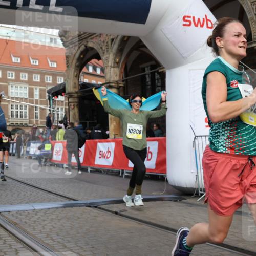 05.10.2025 - 20. swb-Marathon Bremen Yannick Fuchs http://msf.ph/oto/9251459 05.10.2025 10:53:52 Ziel 9494, 9934, 10020, 10416, 10906, 10925, 10966, 11046, 11141, 11383 meine-sportfotos.de