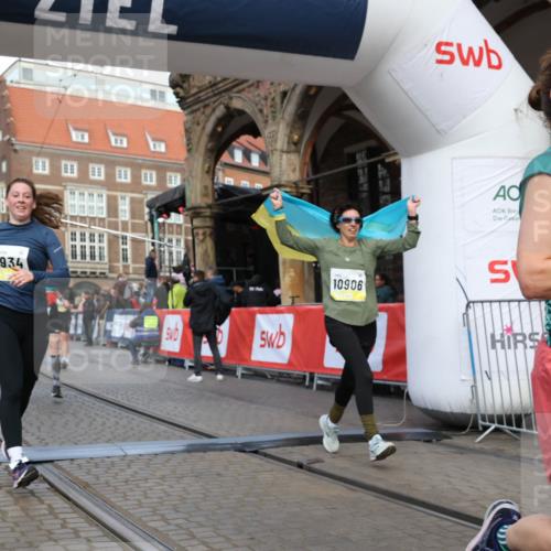 05.10.2025 - 20. swb-Marathon Bremen Yannick Fuchs http://msf.ph/oto/9251472 05.10.2025 10:53:52 Ziel 9494, 9934, 10020, 10416, 10906, 10925, 10966, 11046, 11141, 11383 meine-sportfotos.de