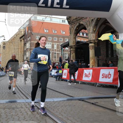 05.10.2025 - 20. swb-Marathon Bremen Yannick Fuchs http://msf.ph/oto/9251480 05.10.2025 10:53:52 Ziel 9494, 9934, 10020, 10416, 10906, 10925, 10966, 11046, 11141, 11383 meine-sportfotos.de