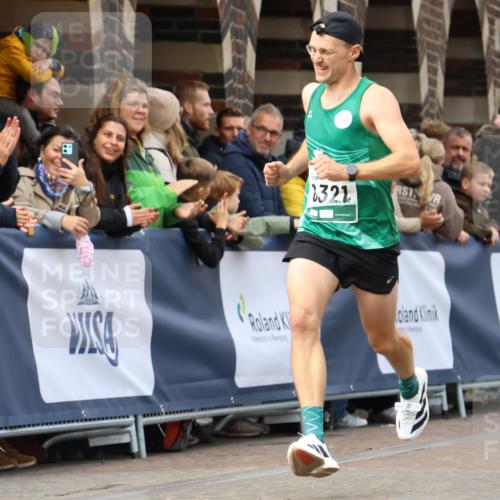 05.10.2025 - 20. swb-Marathon Bremen Strokosch-Dieckow http://msf.ph/oto/9251486 05.10.2025 12:49:28 Ziel 8321 meine-sportfotos.de
