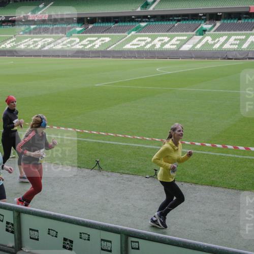 05.10.2025 - 20. swb-Marathon Bremen Michael Burmester http://msf.ph/oto/9251488 05.10.2025 10:41:00 Laufen im Stadion 7706, 8111, 9001, 9178, 9191, 9205, 9217, 9245, 9274, 9306, 9321, 9334, 9353, 9355, 9357, 9438, 9440, 9446, 9466, 9483, 9530, 9537, 9589, 9599, 9605, 9617, 9685, 9690, 9702, 9712, 9757, 9764, 9774, 9804, 9853, 9874, 9877, 9892, 9942, 10001, 10037, 10058, 10081, 10100, 10101, 10135, 10168, 10193, 10235, 10236, 10243, 10295, 10343, 10419, 10458, 10550, 10563, 10580, 10582, 10585, 10632, 11090, 11270, 7799, 9241, 9554, 9571, 9619, 9931 meine-sportfotos.de