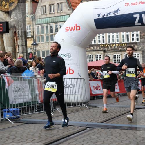 05.10.2025 - 20. swb-Marathon Bremen Yannick Fuchs http://msf.ph/oto/9251501 05.10.2025 10:45:04 Ziel 9590, 9678, 10568, 10633, 10851 meine-sportfotos.de