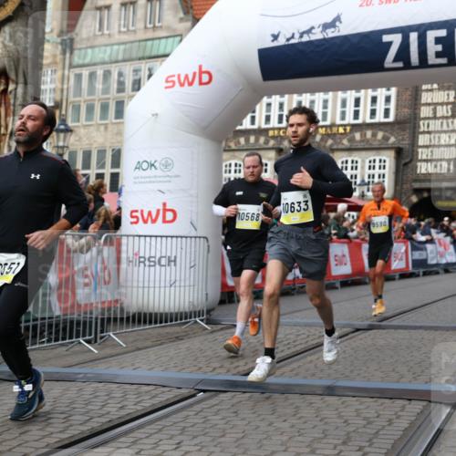 05.10.2025 - 20. swb-Marathon Bremen Yannick Fuchs http://msf.ph/oto/9251511 05.10.2025 10:45:05 Ziel 9590, 9678, 10568, 10633, 10851, 11362 meine-sportfotos.de