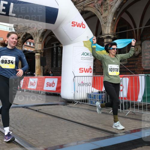 05.10.2025 - 20. swb-Marathon Bremen Yannick Fuchs http://msf.ph/oto/9251526 05.10.2025 10:53:52 Ziel 9494, 9934, 10020, 10416, 10906, 10925, 10966, 11046, 11141, 11383 meine-sportfotos.de