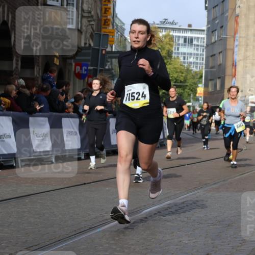 05.10.2025 - 20. swb-Marathon Bremen Strokosch-Dieckow http://msf.ph/oto/9251536 05.10.2025 11:01:10 Ziel 9182, 9443, 9613, 9880, 10477, 10544, 10762, 10914, 11337, 11338, 11524, 11597, 11680, 11719 meine-sportfotos.de