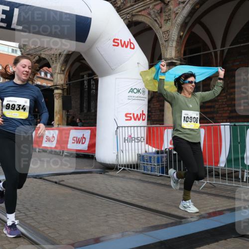 05.10.2025 - 20. swb-Marathon Bremen Yannick Fuchs http://msf.ph/oto/9251537 05.10.2025 10:53:53 Ziel 9494, 9934, 10020, 10416, 10906, 10966, 11046, 11141, 11383 meine-sportfotos.de